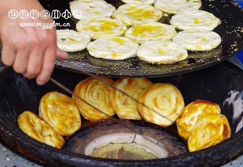 别名“酥锅魁”、“酥油千层饼”